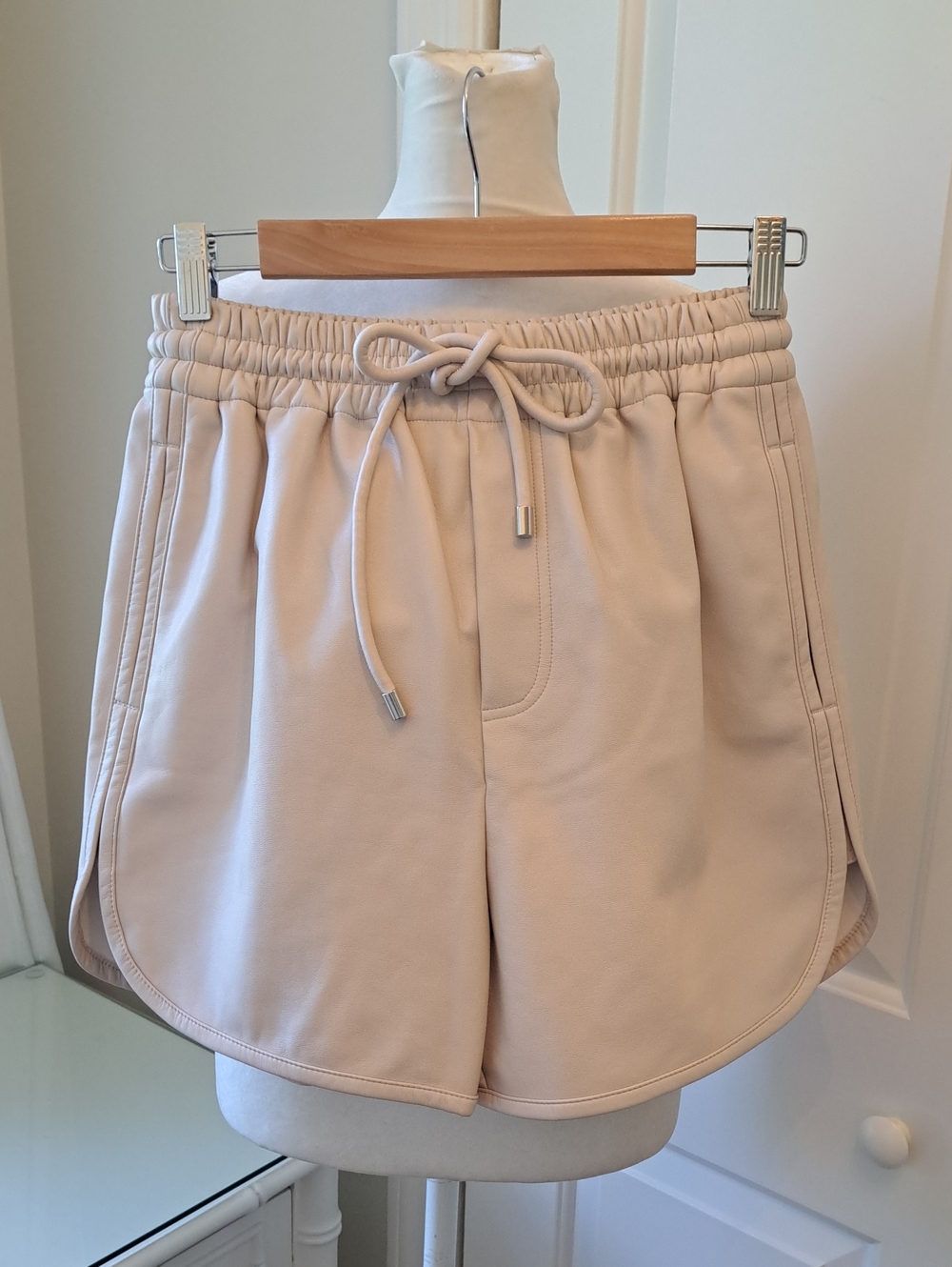 NWT A.L.C. Wom3ns Ryder Cream Faux Leather Drawstring High Waist Shorts XS